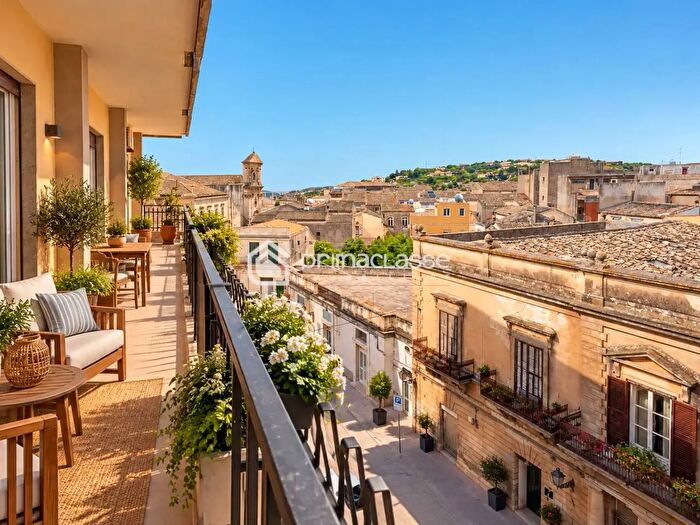 Appartamento con 7 locali in vendita in Modica