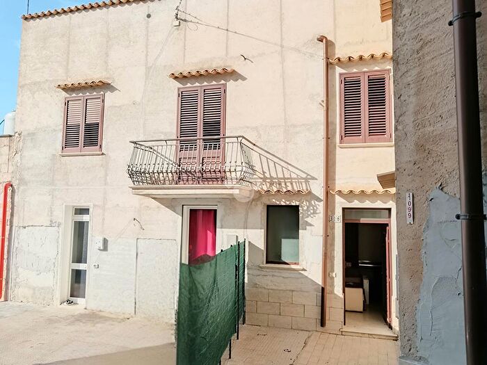 Casa quadrilocale in vendita in Via Simone Catalano, Valderice