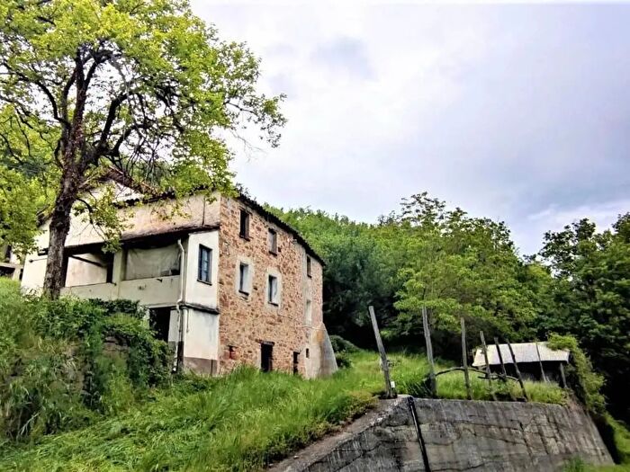 Casa con 5 locali in vendita in Vesime