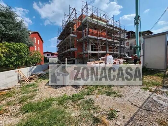 Casa trilocale in vendita in Via Piave, Caronno Varesino