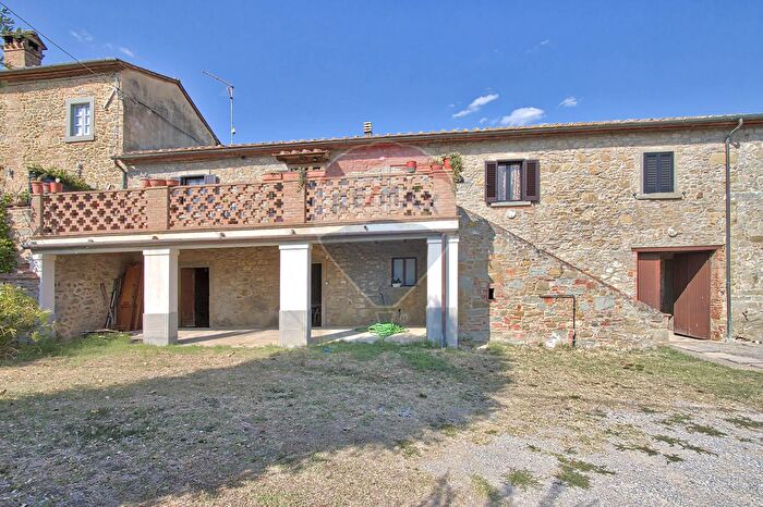 Appartamento con 6 locali in vendita in Località Fratta, Cortona