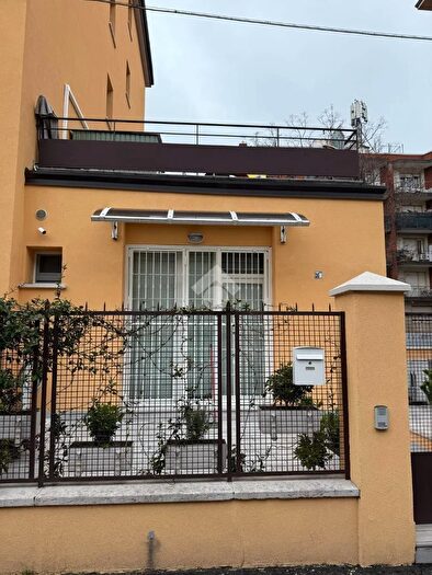 Appartamento trilocale in vendita in Via Monterumici Bruno, Bologna