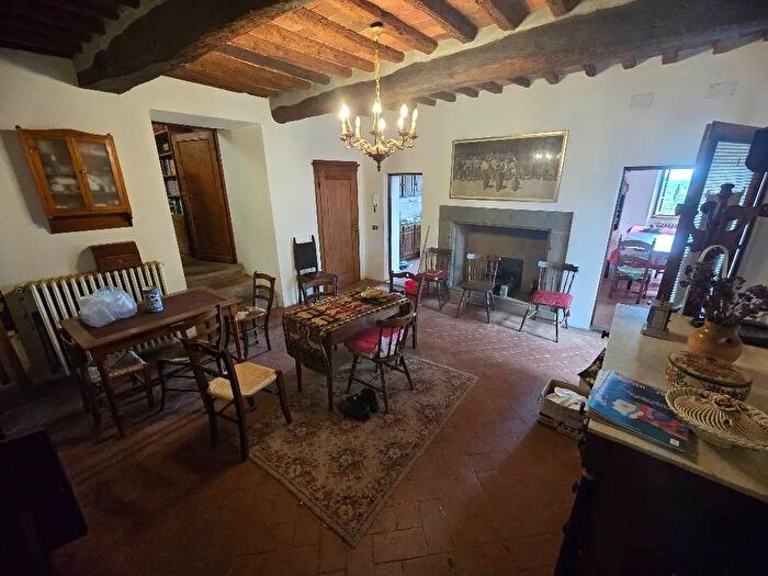 Casa con 15 locali in vendita in Larciano