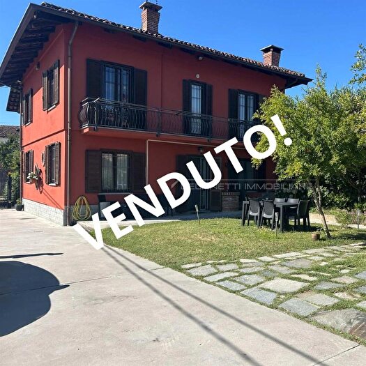 Casa con 5 locali in vendita in Corso Barolo, Alba