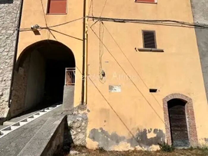 Casa con 5 locali in vendita in Carunchio