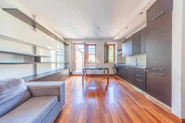 Appartamento trilocale in vendita in Via Roma, Monte Porzio Catone