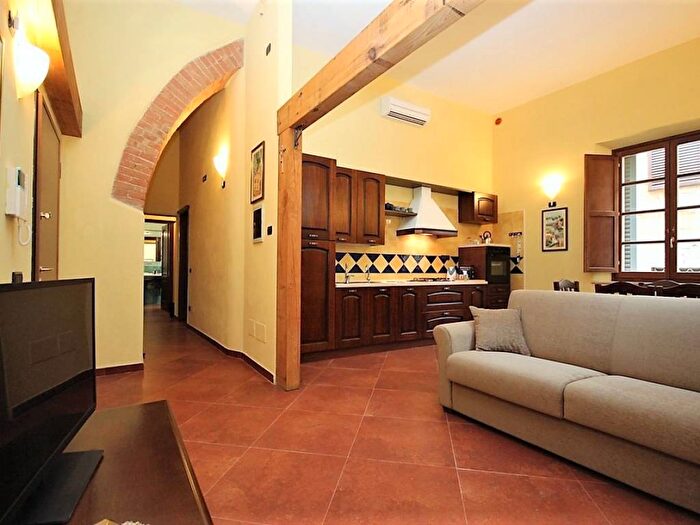 Appartamento trilocale in affitto in Via Garibaldi, Ovile San Francesco, Siena