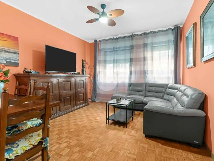 Appartamento quadrilocale in vendita in Via De Ruggiero Guido, Milano