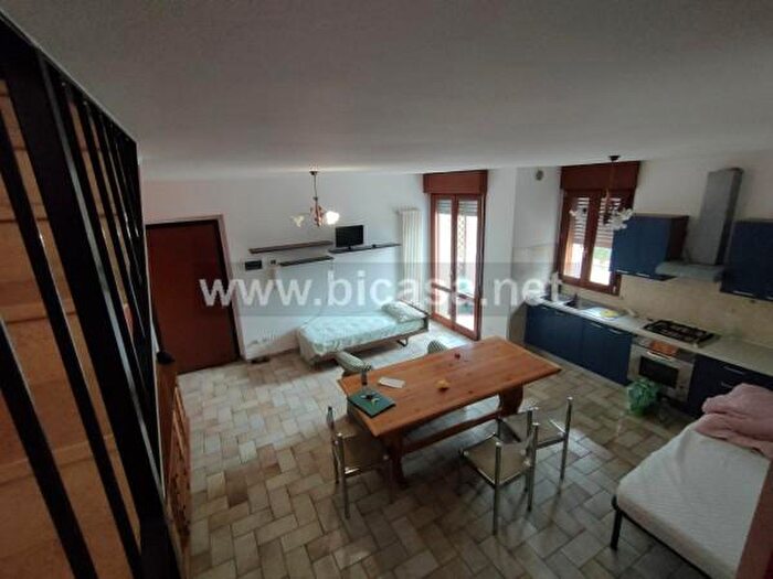 Casa trilocale in vendita in Via Croce, Mombaroccio