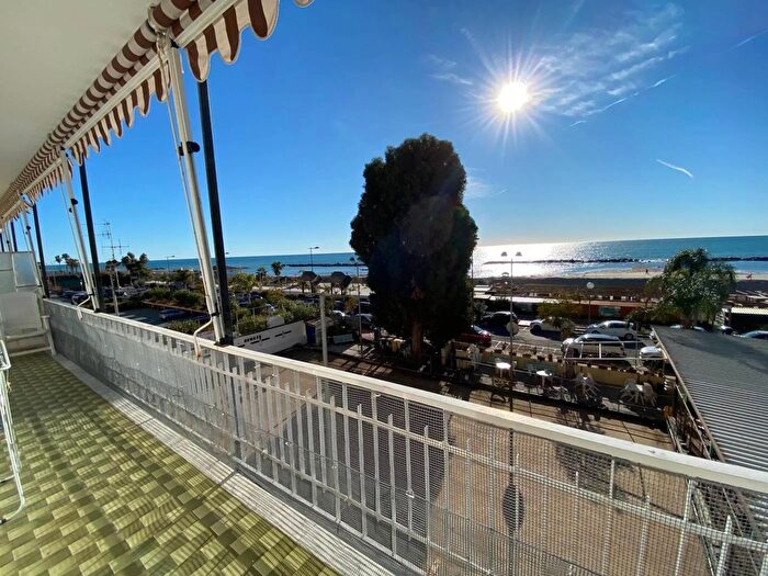 Appartamento trilocale in affitto in Via Lido Taggia, Taggia