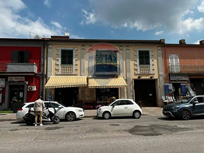 Casa con 5 locali in vendita in Casagiove