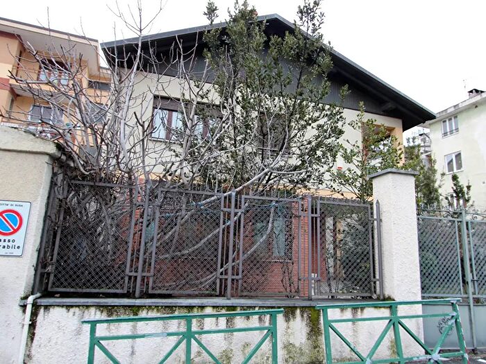 Casa con 7 locali in vendita in Via Abegg, Susa