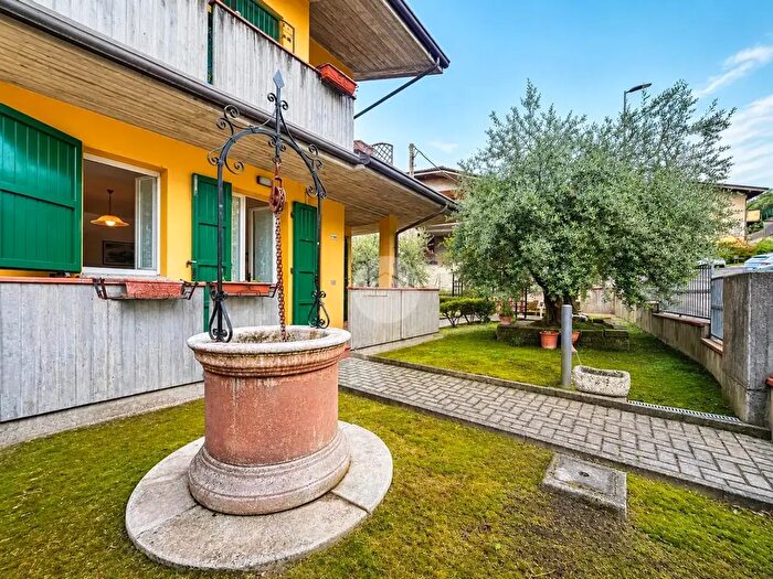 Appartamento quadrilocale in vendita in Via Cornacchiara, Borghi