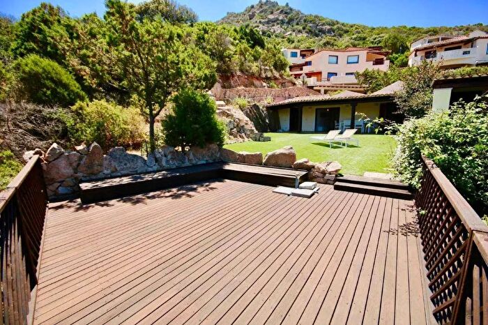 Appartamento quadrilocale in vendita in Via dellAncora Arzachena, Arzachena