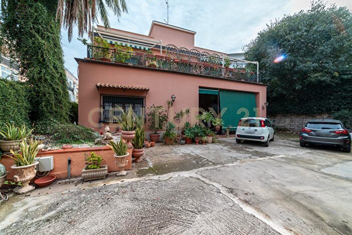 Casa con 10 locali in vendita in Viale Scala Greca, Siracusa