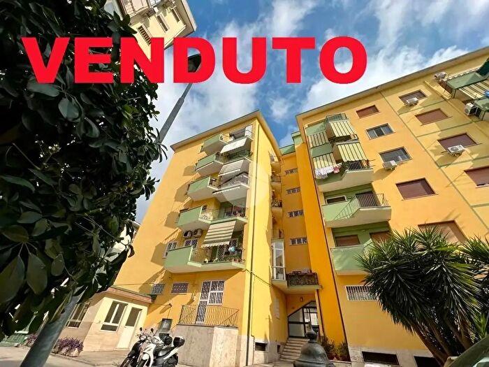 Appartamento trilocale in vendita in Via Benedetto Cariteo, Napoli