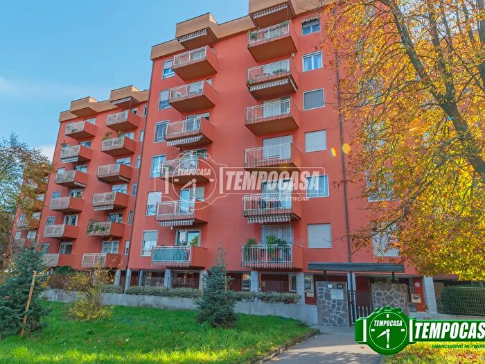 Appartamento quadrilocale in vendita in Via Valsesia, Milano