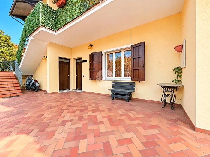 Appartamento trilocale in vendita in Via Roma, Borghi