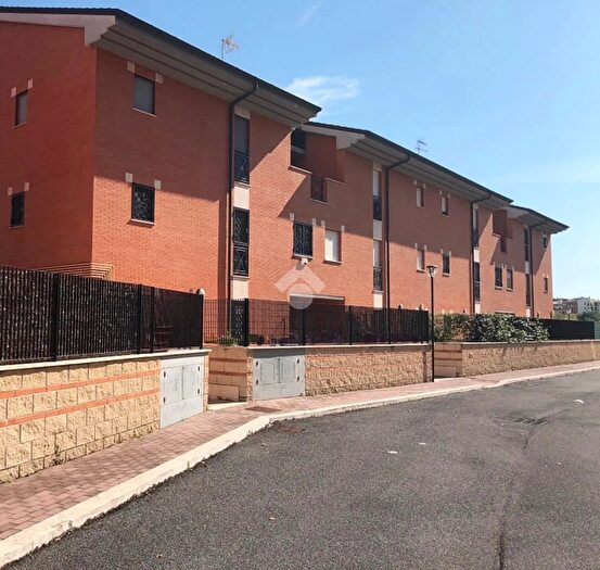 Appartamento con 5 locali in vendita in Via Alberto Marvelli, Roma