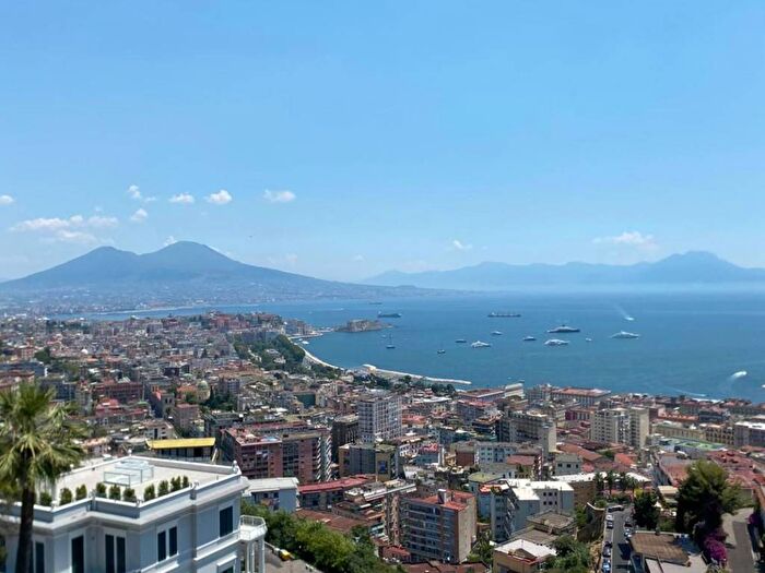Appartamento con 6 locali in affitto in Via Torquato Tasso, Vomero, Napoli