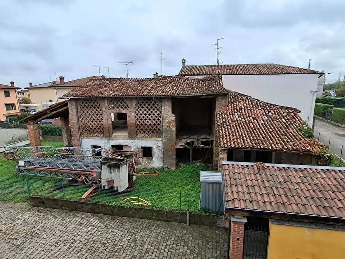 Casa quadrilocale in vendita in Via Casalegno, Vigolzone