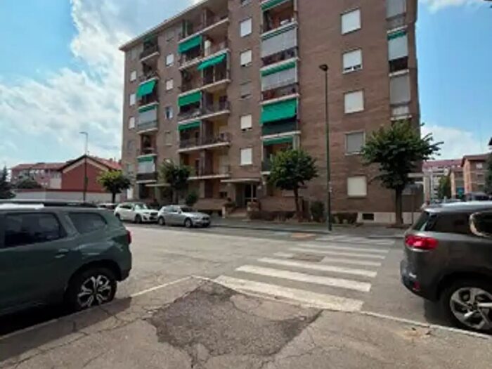 Appartamento trilocale in vendita in Via Pomaretto, Torino