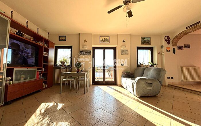 Casa con 7 locali in vendita in Via San Carlo, Strambino