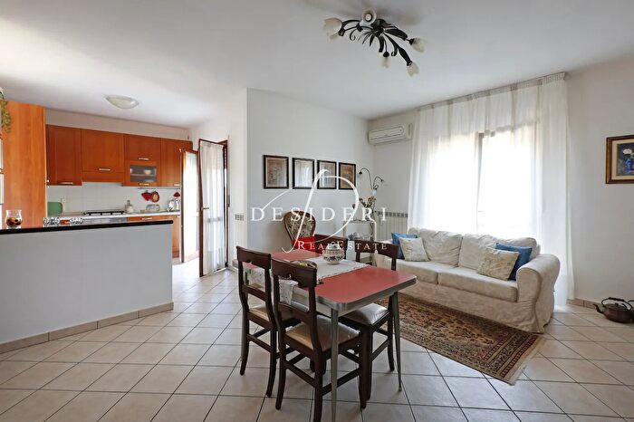 Appartamento quadrilocale in vendita in Via dei Poggi Cinigiano, Cinigiano