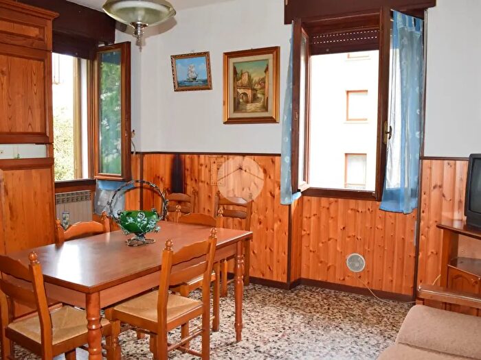 Appartamento trilocale in vendita in Via S Rocco, Ossimo