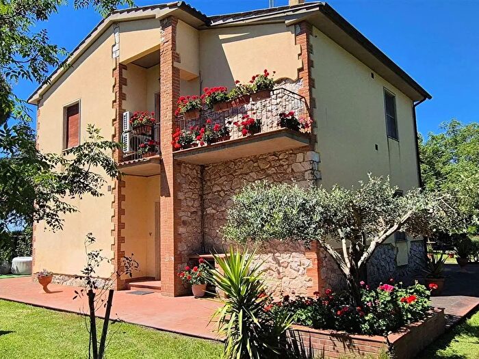Casa con 6 locali in vendita in Strada Comunale di Montalcino, Grosseto