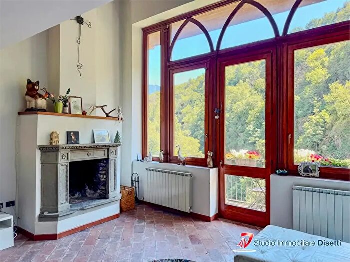 Casa con 6 locali in vendita in Vicolo Torrente Dezzo a, Darfo Boario Terme