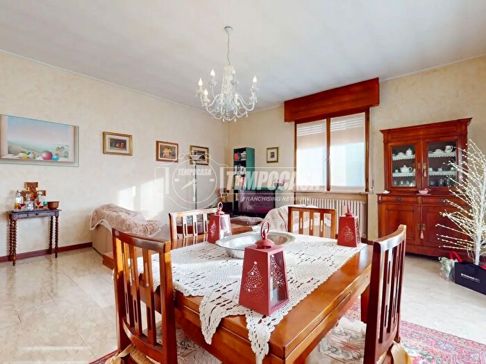 Appartamento quadrilocale in vendita in Via Parma, Mantova