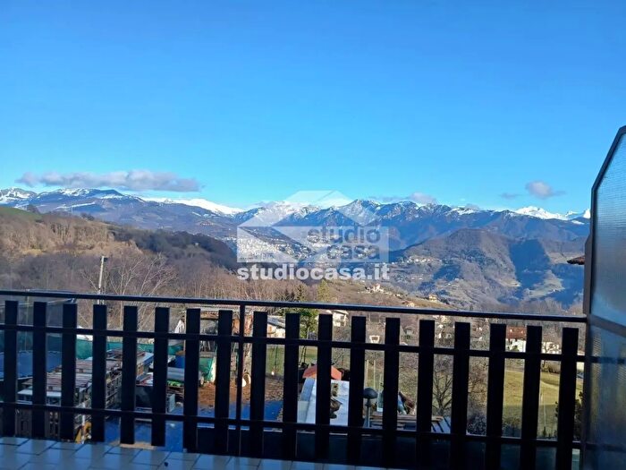 Appartamento bilocale in vendita in Via Canale, Roncola