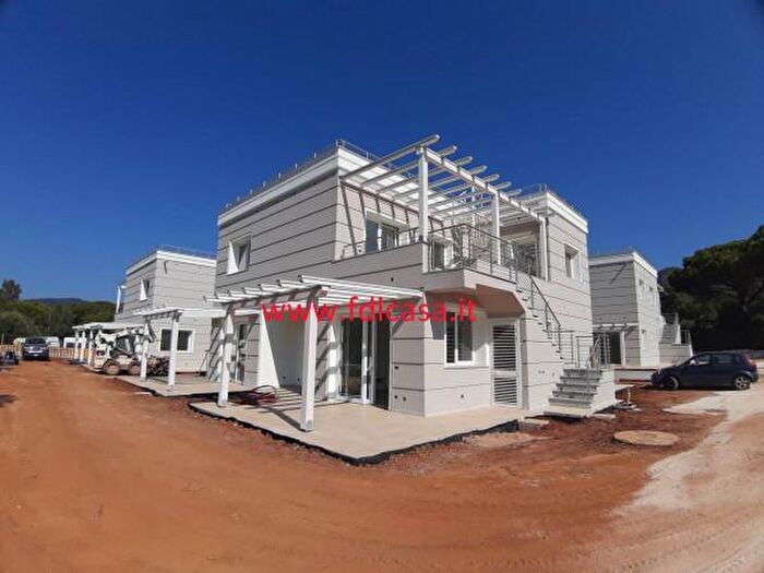 Appartamento trilocale in vendita in Viale dei Golfi, Capoliveri