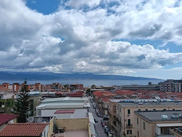 Appartamento quadrilocale in vendita in Viale San Martino, Messina