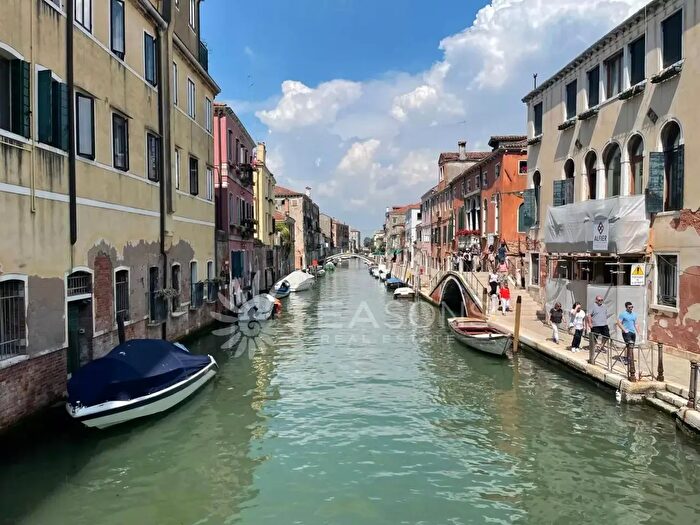 Appartamento trilocale in vendita in Venezia