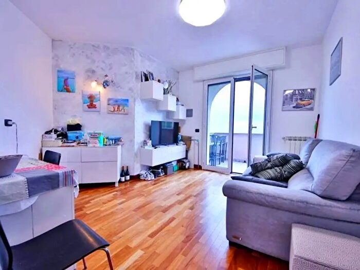 Appartamento trilocale in vendita in Via degli Oleandri, Cogoleto