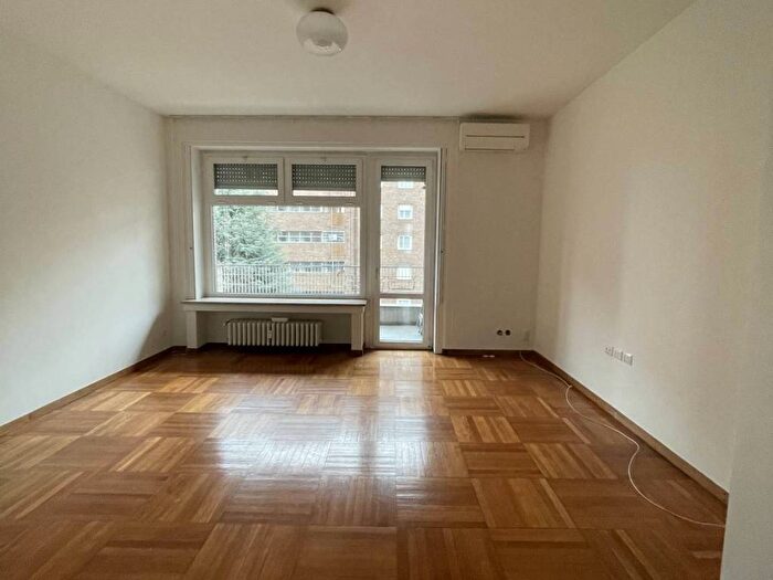 Appartamento trilocale in affitto in Via Vincenzo Monti, Sempione, Milano