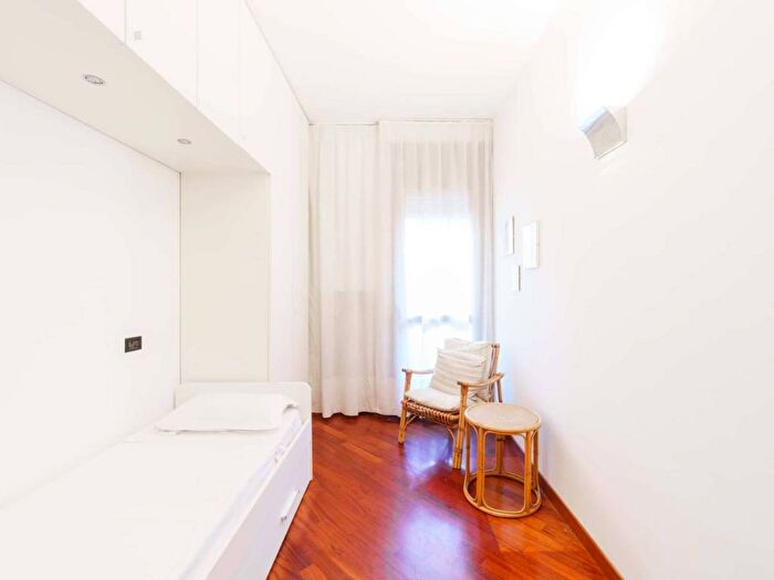 Appartamento trilocale in affitto in Viale San Gimignano, Bande Nere, Milano