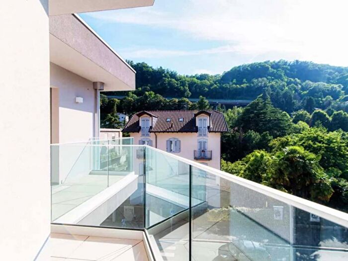 Appartamento trilocale in affitto in Via Bellinzona, Nino Bixio, Como