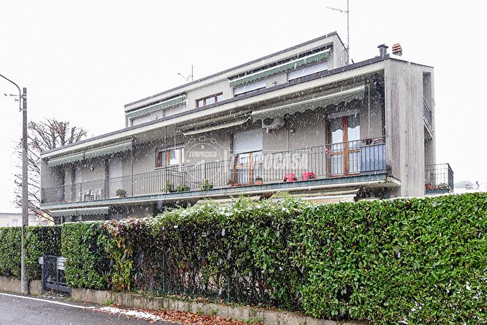 Appartamento bilocale in vendita in Via delle Grigne, Capiago Intimiano