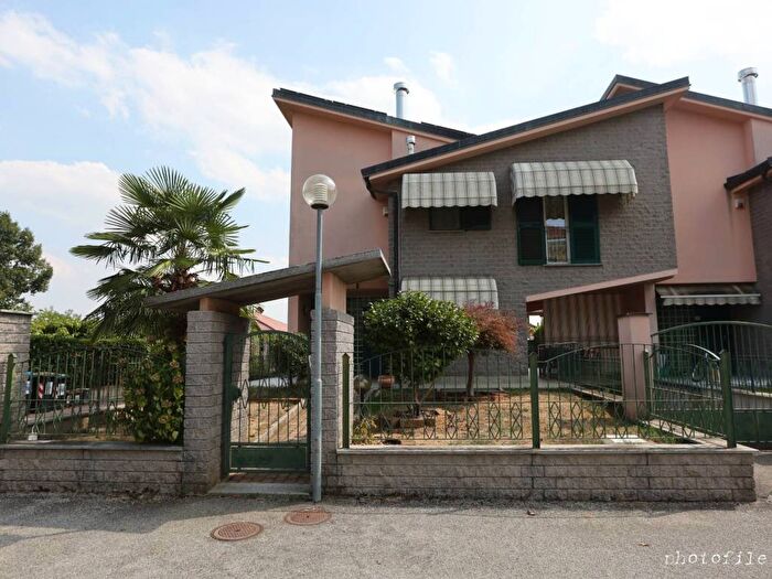 Casa con 6 locali in vendita in Via Bruino, Sangano