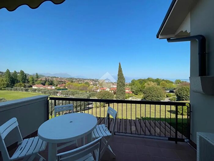 Appartamento trilocale in affitto in Via Prais, Padenghe Sul Garda