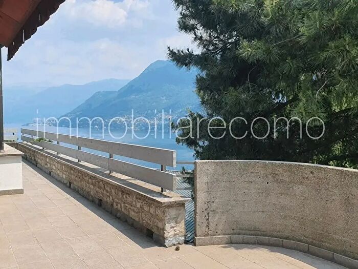 Casa con 6 locali in affitto in Via Bignanico, Como