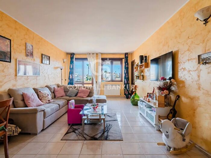 Appartamento con 5 locali in vendita in Via Giovanni Pascoli, Lizzanello