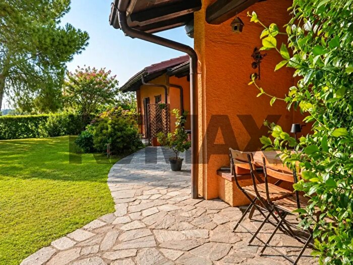 Casa bilocale in vendita in Via Alessandro Manzoni, Barzana