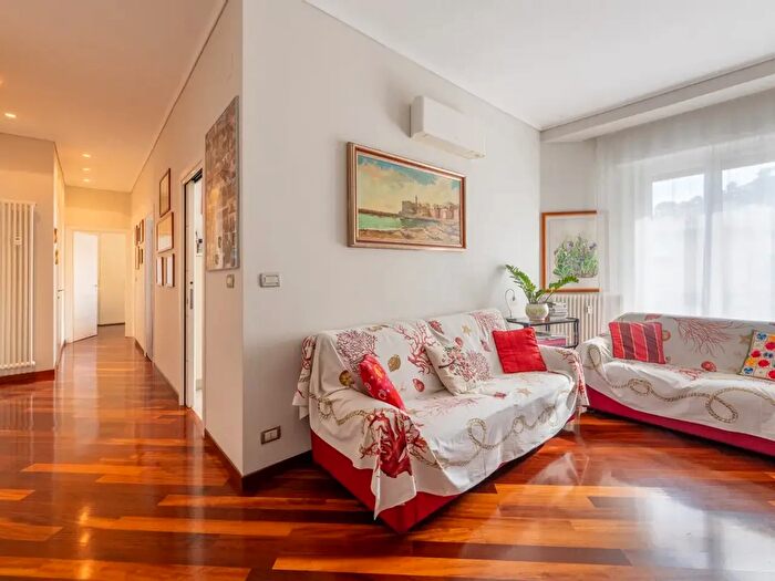 Appartamento con 6 locali in vendita in Via del Commercio, Genova