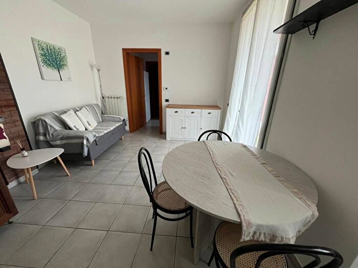 Appartamento bilocale in affitto in Via Giuseppe Giusti, Centro, Somma Lombardo