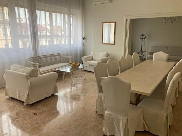 Appartamento con 5 locali in affitto in Via Edmondo De Amicis, SantAmbrogio, Milano