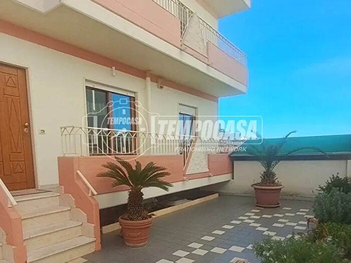 Appartamento quadrilocale in vendita in Via Bari T, Adelfia